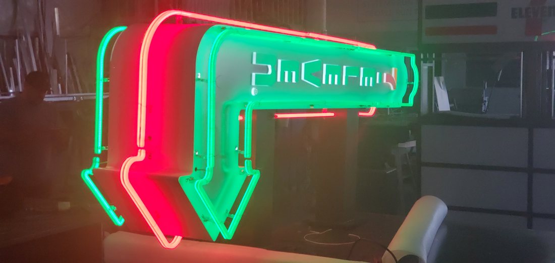 7Eleven Neon Sign