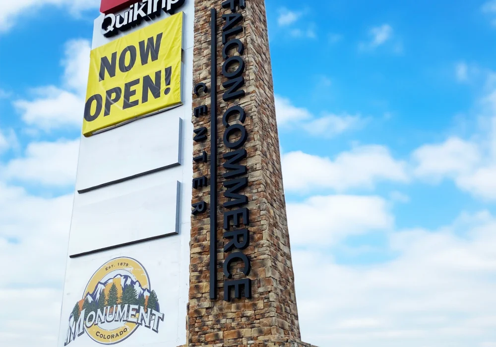 Quik_trip_monument_freestanding_sign_4